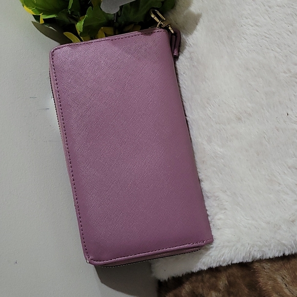 Betsey Johnson bow wristlet - Picture 3 of 6